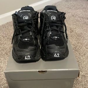 Balenciaga runner shoes size 42 men black great condition